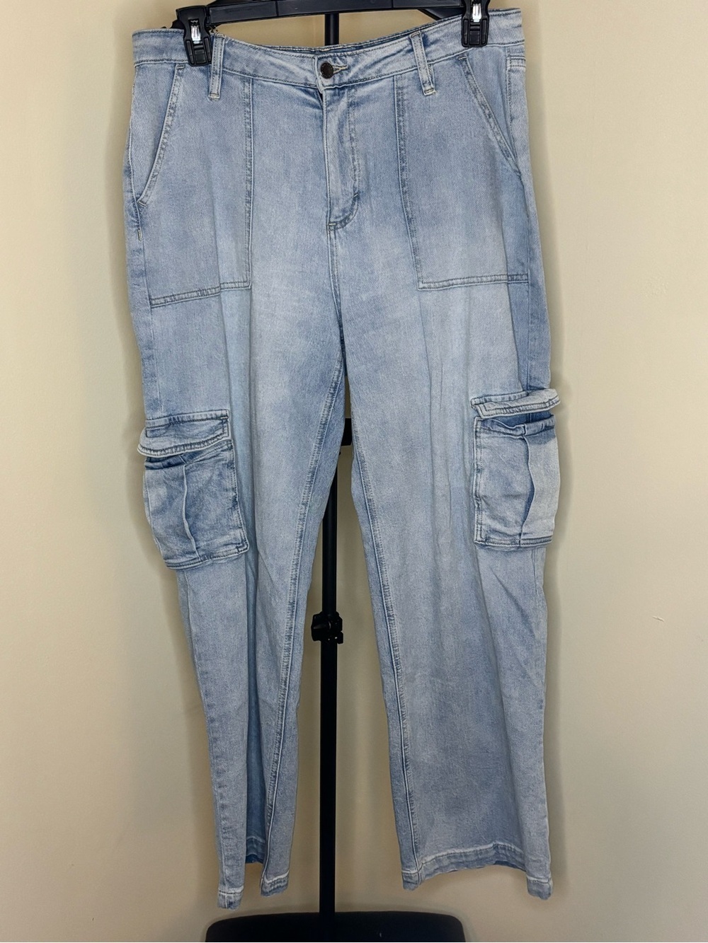 ON 34th High Rise Wide Leg Utility Cargo Jeans Light Wash Denim 12 - Picture 2 of 4
